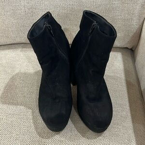 Black suede boots size 7 by Mossimo